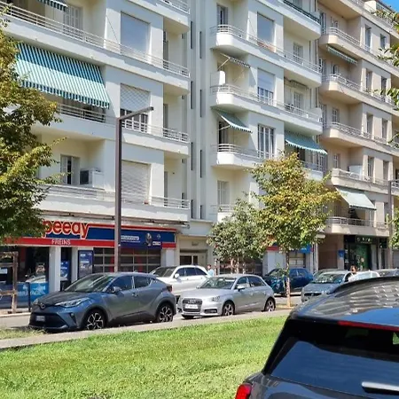 2 Bedroom, Private Bath Near Niza