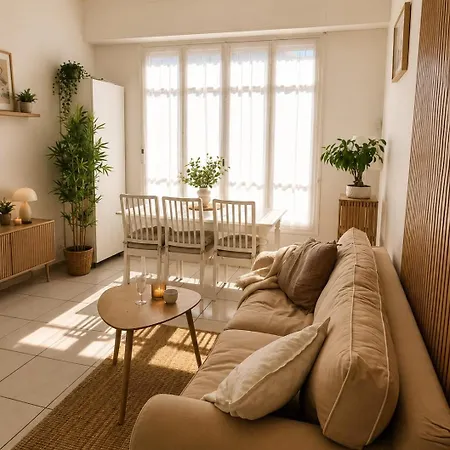 2 Bedroom, Private Bath Near Niza