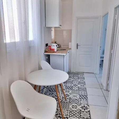 2 Bedroom, Private Bath Near * Niza