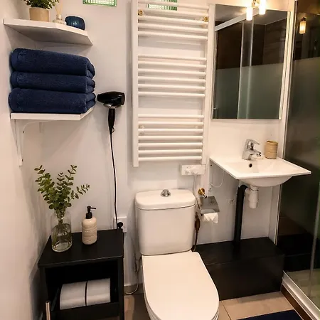 2 Bedroom, Private Bath Near * Niza