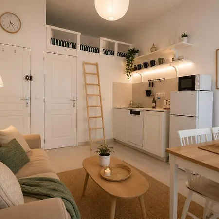 2 Bedroom, Private Bath Near * Niza