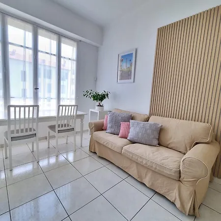 2 Bedroom, Private Bath Near Habitación en casa particular *