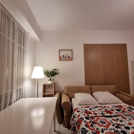 2 Bedroom, Private Bath Near